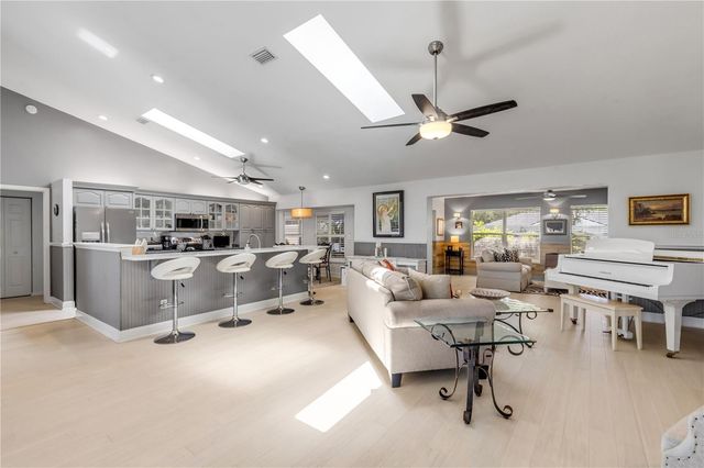 815 E 7TH AVENUE, New Smyrna Beach, FL 32169