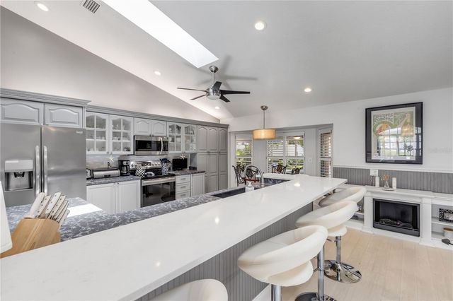 815 E 7TH AVENUE, New Smyrna Beach, FL 32169