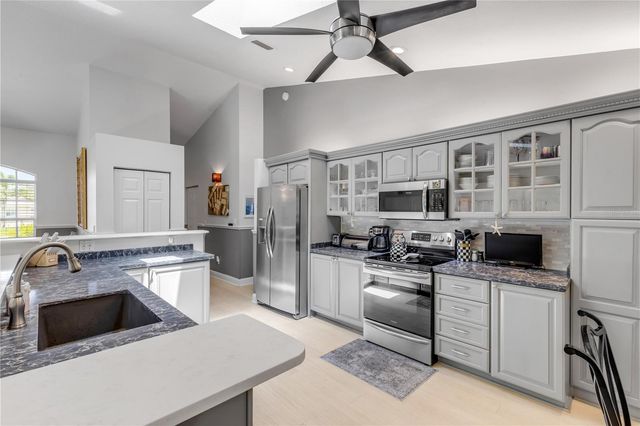 815 E 7TH AVENUE, New Smyrna Beach, FL 32169
