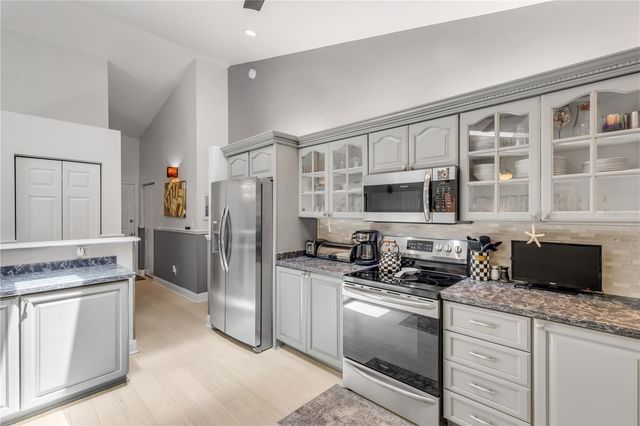 815 E 7TH AVENUE, New Smyrna Beach, FL 32169