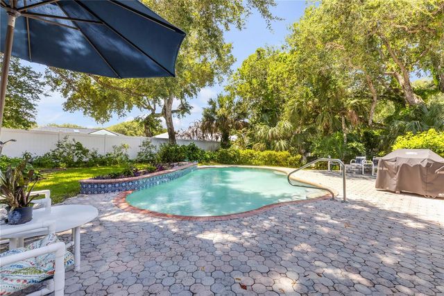 815 E 7TH AVENUE, New Smyrna Beach, FL 32169