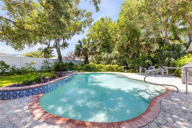 815 E 7TH AVENUE, New Smyrna Beach, FL 32169