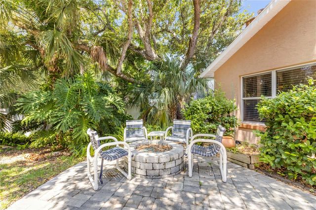 815 E 7TH AVENUE, New Smyrna Beach, FL 32169
