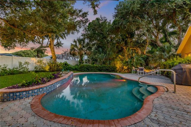 815 E 7TH AVENUE, New Smyrna Beach, FL 32169