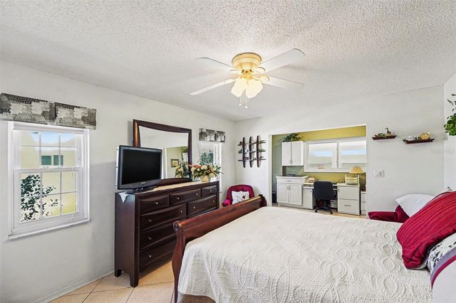 312 THORN HILL PLACE, Sun City Center, FL 33573