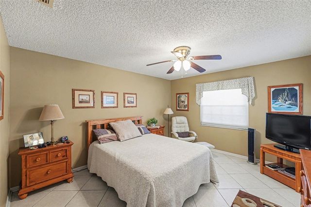 312 THORN HILL PLACE, Sun City Center, FL 33573