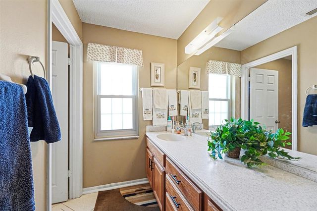 312 THORN HILL PLACE, Sun City Center, FL 33573