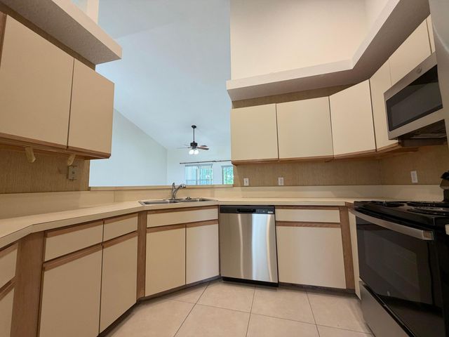 302 Muirfield Court, Jupiter, FL 33458