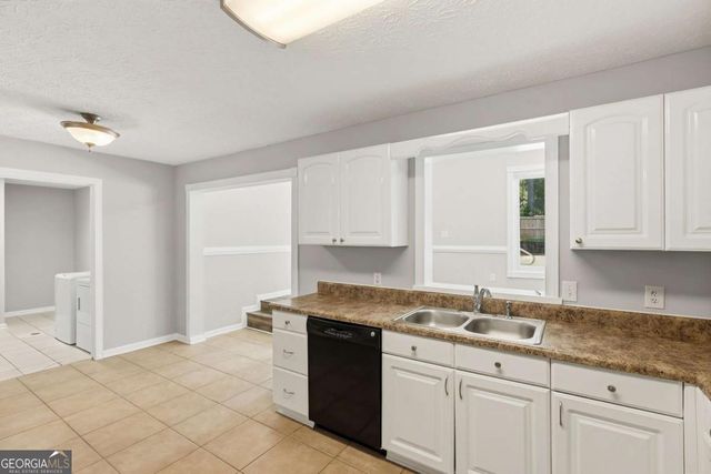 3733 Memorial Parkway NW, Kennesaw, GA 30152
