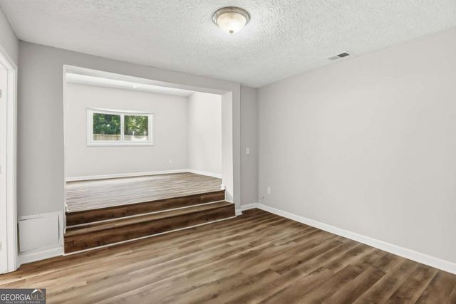 3733 Memorial Parkway NW, Kennesaw, GA 30152