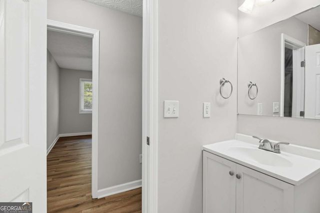 3733 Memorial Parkway NW, Kennesaw, GA 30152