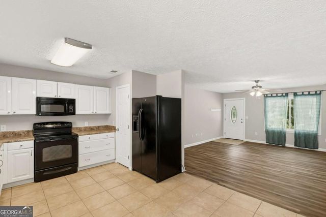 3733 Memorial Parkway NW, Kennesaw, GA 30152
