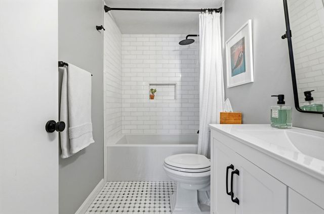 258 Apache Way 258, Tewksbury, MA 01876