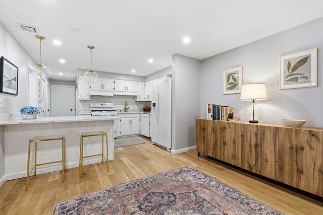 258 Apache Way 258, Tewksbury, MA 01876