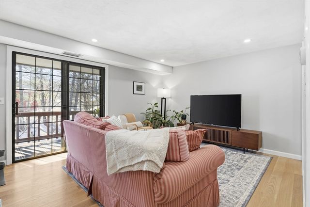 258 Apache Way 258, Tewksbury, MA 01876