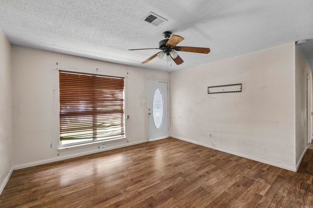 32 Ross Circle, Jacksonville, AR 72076