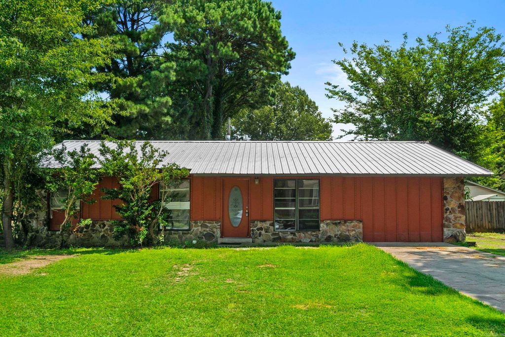 32 Ross Circle, Jacksonville, AR 72076