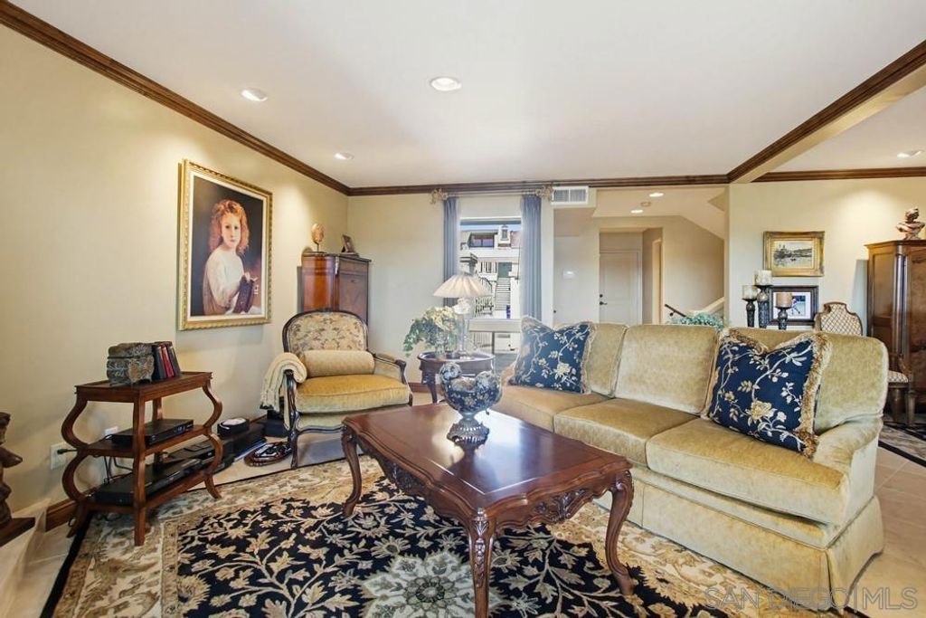 Image 11 of property listing at 1366 Camino Lujan, San Diego, CA 92111