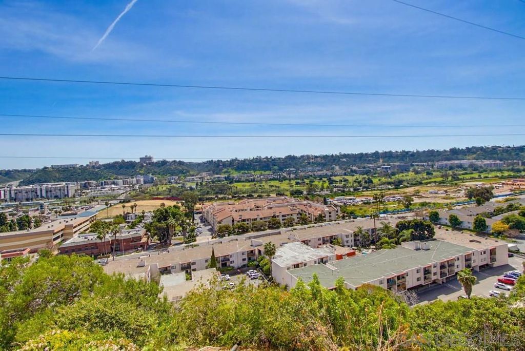 Image 18 of property listing at 1366 Camino Lujan, San Diego, CA 92111