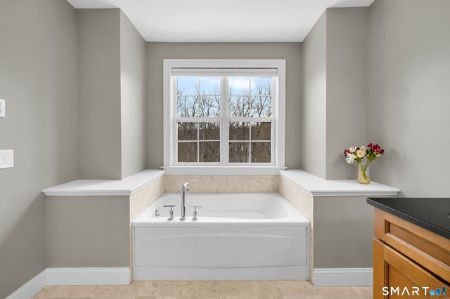 162 Hunter Drive 162, Litchfield, CT 06759