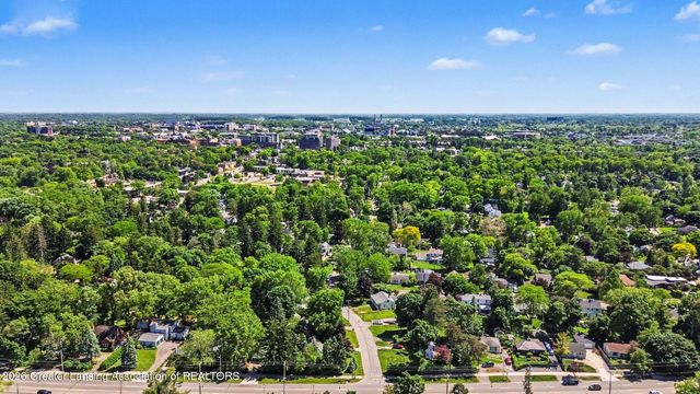 1044 Sunset Lane, East Lansing, MI 48823