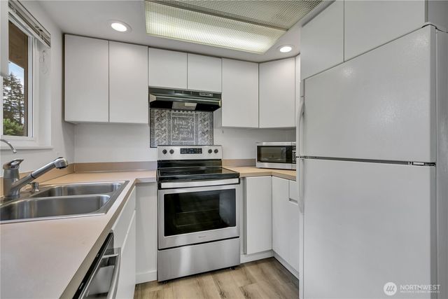 16200 Avondale Rd NE, Woodinville, WA 98077