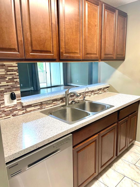 12930 Nicollet Avenue 202, Burnsville, MN 55337 — photo 2