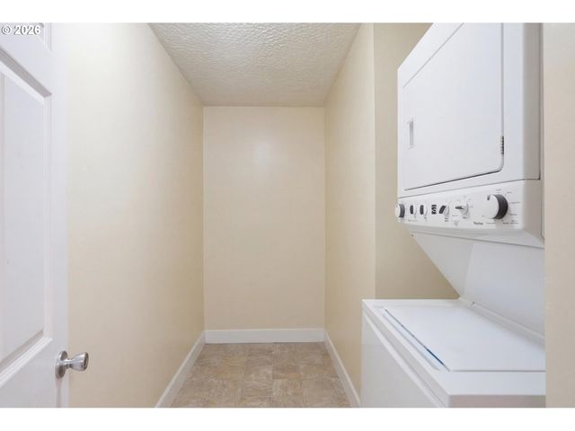 1015 Sw BERTHA Blvd 4, Portland, OR 97219