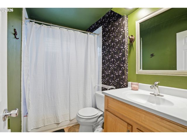 1015 Sw BERTHA Blvd 4, Portland, OR 97219