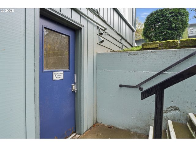 1015 Sw BERTHA Blvd 4, Portland, OR 97219