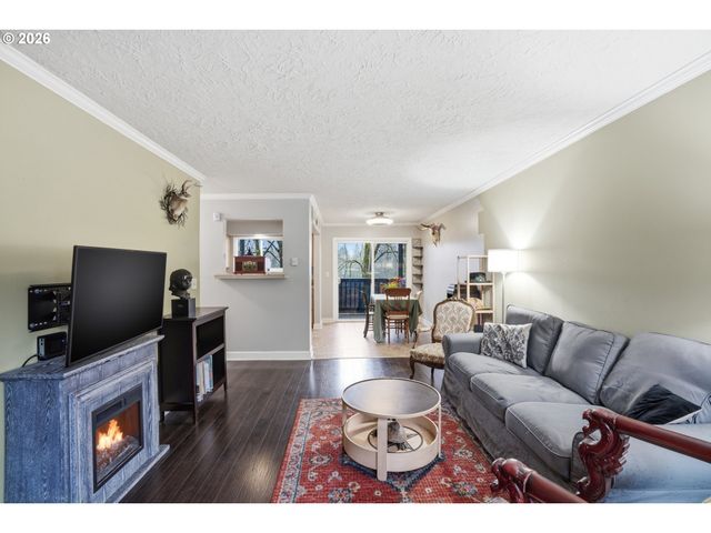 1015 Sw BERTHA Blvd 4, Portland, OR 97219