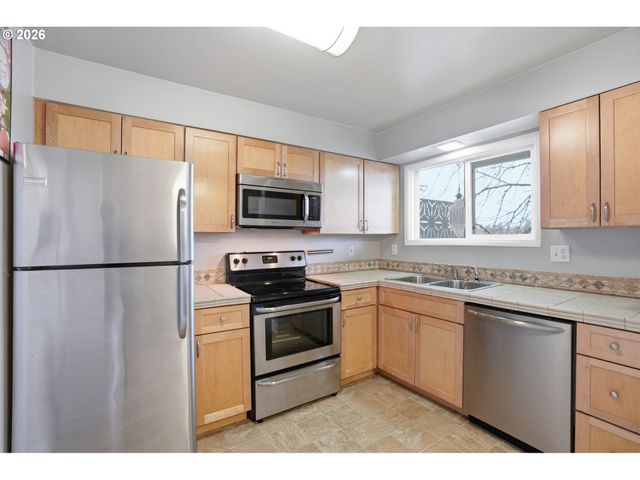 1015 Sw BERTHA Blvd 4, Portland, OR 97219