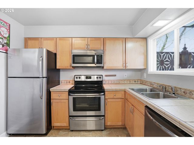 1015 Sw BERTHA Blvd 4, Portland, OR 97219