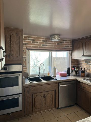 9828 Gene St, Cypress, CA 90630