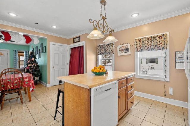 140 W First Avenue, Plainwell, MI 49080