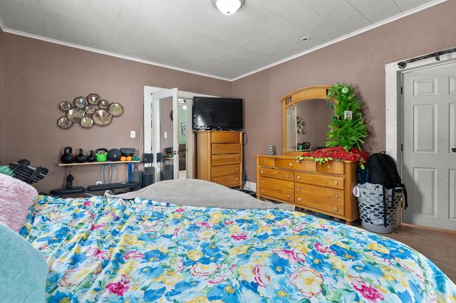 140 W First Avenue, Plainwell, MI 49080