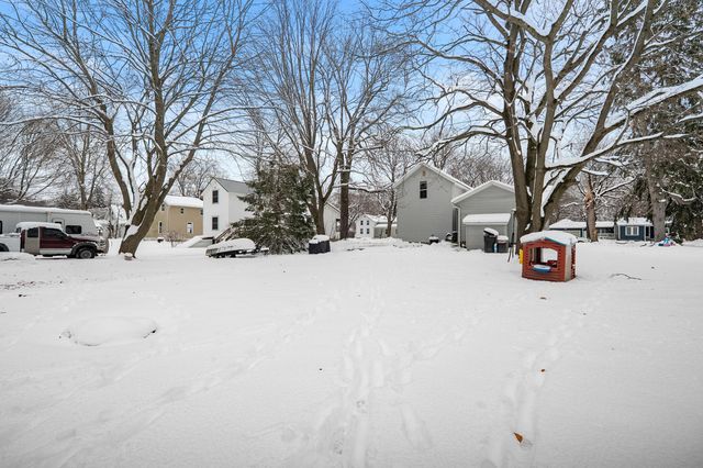 140 W First Avenue, Plainwell, MI 49080