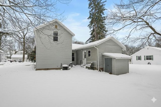 140 W First Avenue, Plainwell, MI 49080
