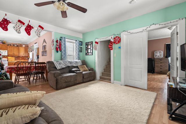 140 W First Avenue, Plainwell, MI 49080