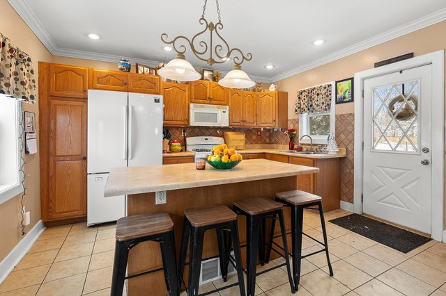 140 W First Avenue, Plainwell, MI 49080