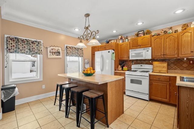 140 W First Avenue, Plainwell, MI 49080