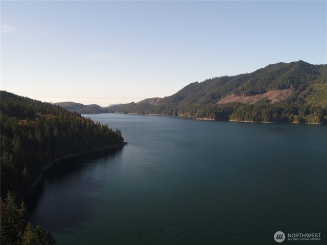 90 N Hamma Hamma Drive E, Hoodsport, WA 98548