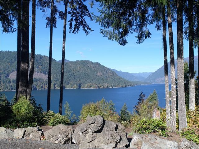 90 N Hamma Hamma Drive E, Hoodsport, WA 98548