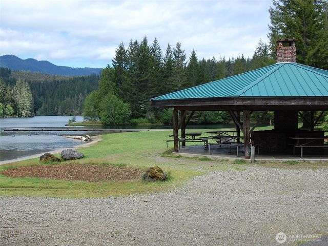 90 N Hamma Hamma Drive E, Hoodsport, WA 98548