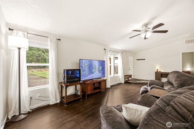 90 N Hamma Hamma Drive E, Hoodsport, WA 98548