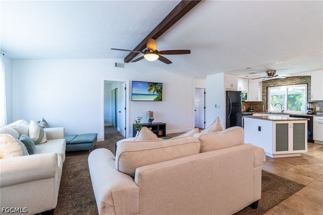 542 SE 33rd TER, Cape Coral, FL 33904