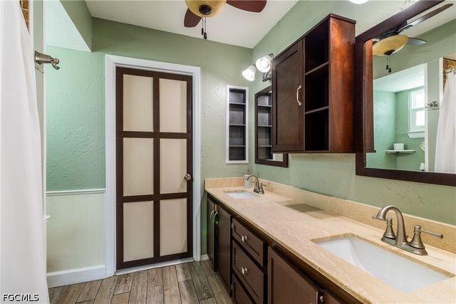 542 SE 33rd TER, Cape Coral, FL 33904