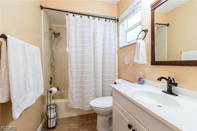 542 SE 33rd TER, Cape Coral, FL 33904