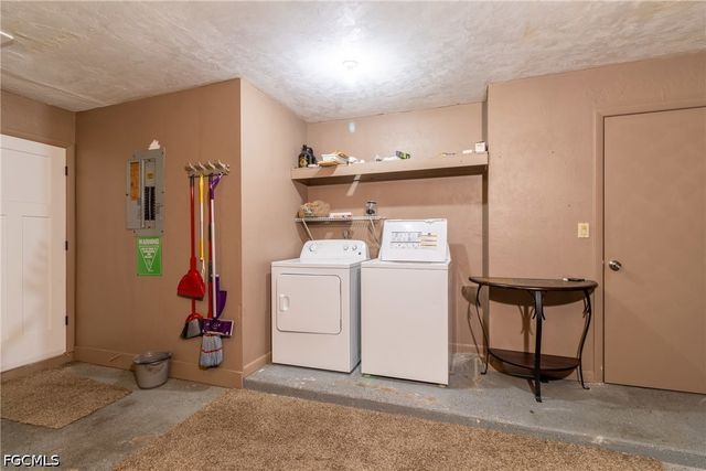 542 SE 33rd TER, Cape Coral, FL 33904