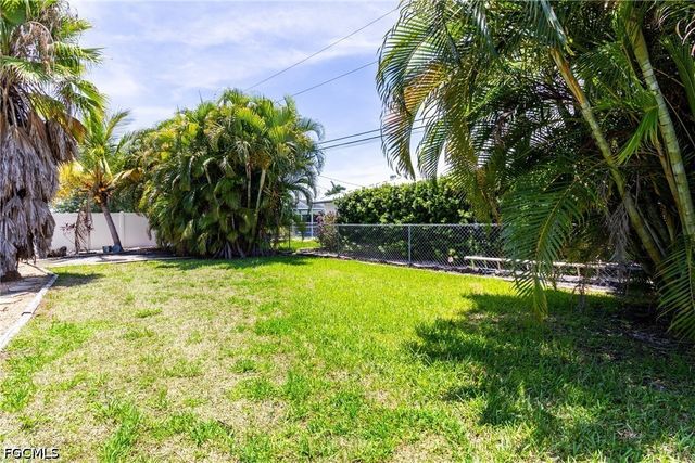 542 SE 33rd TER, Cape Coral, FL 33904